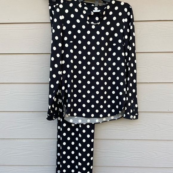 AKRIS punto Black and White Polka suit